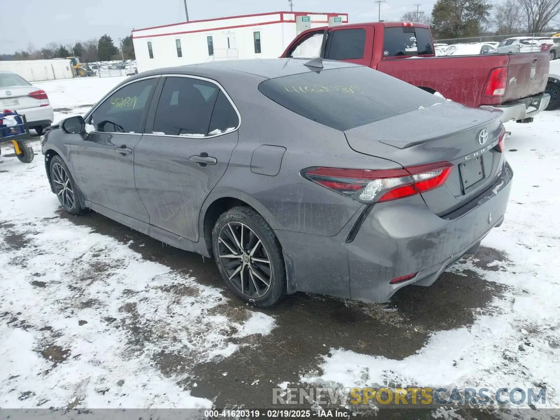 3 Фотография поврежденного автомобиля 4T1G11BK3MU029082 TOYOTA CAMRY 2021