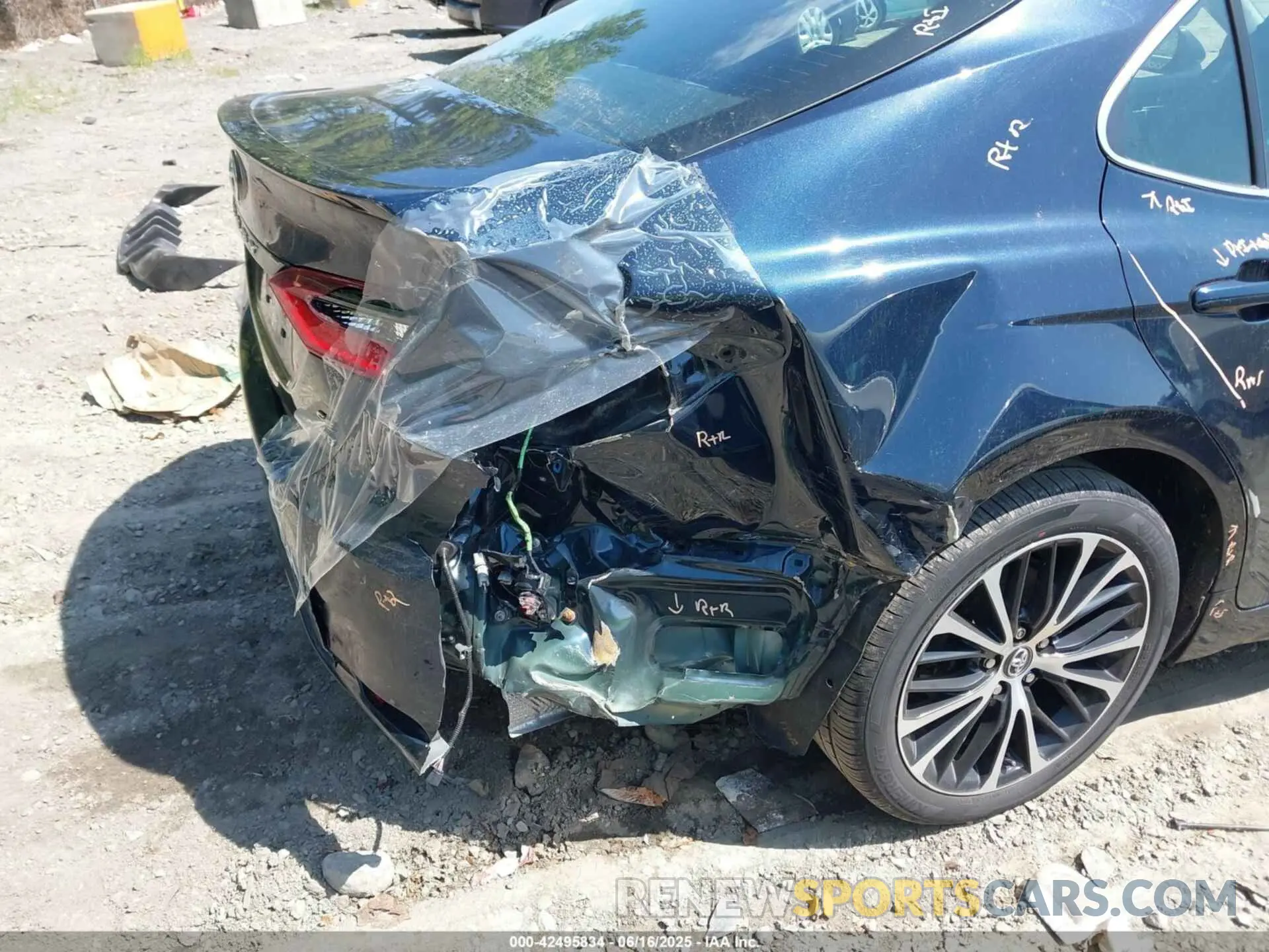 6 Photograph of a damaged car 4T1G11BK4MU042911 TOYOTA CAMRY 2021