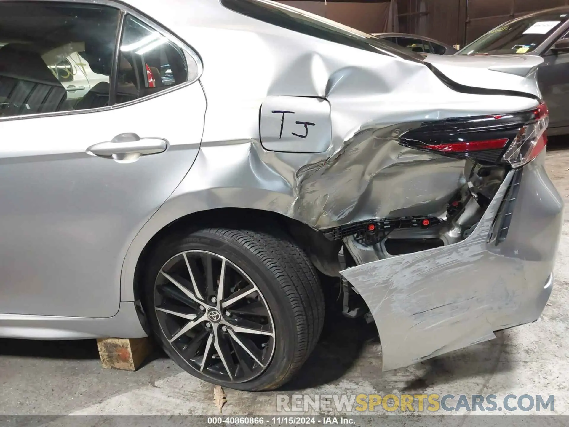 17 Photograph of a damaged car 4T1G11BK7MU030932 TOYOTA CAMRY 2021