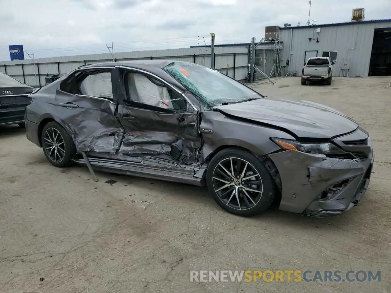 4 Photograph of a damaged car 4T1G31AK2MU555974 TOYOTA CAMRY 2021