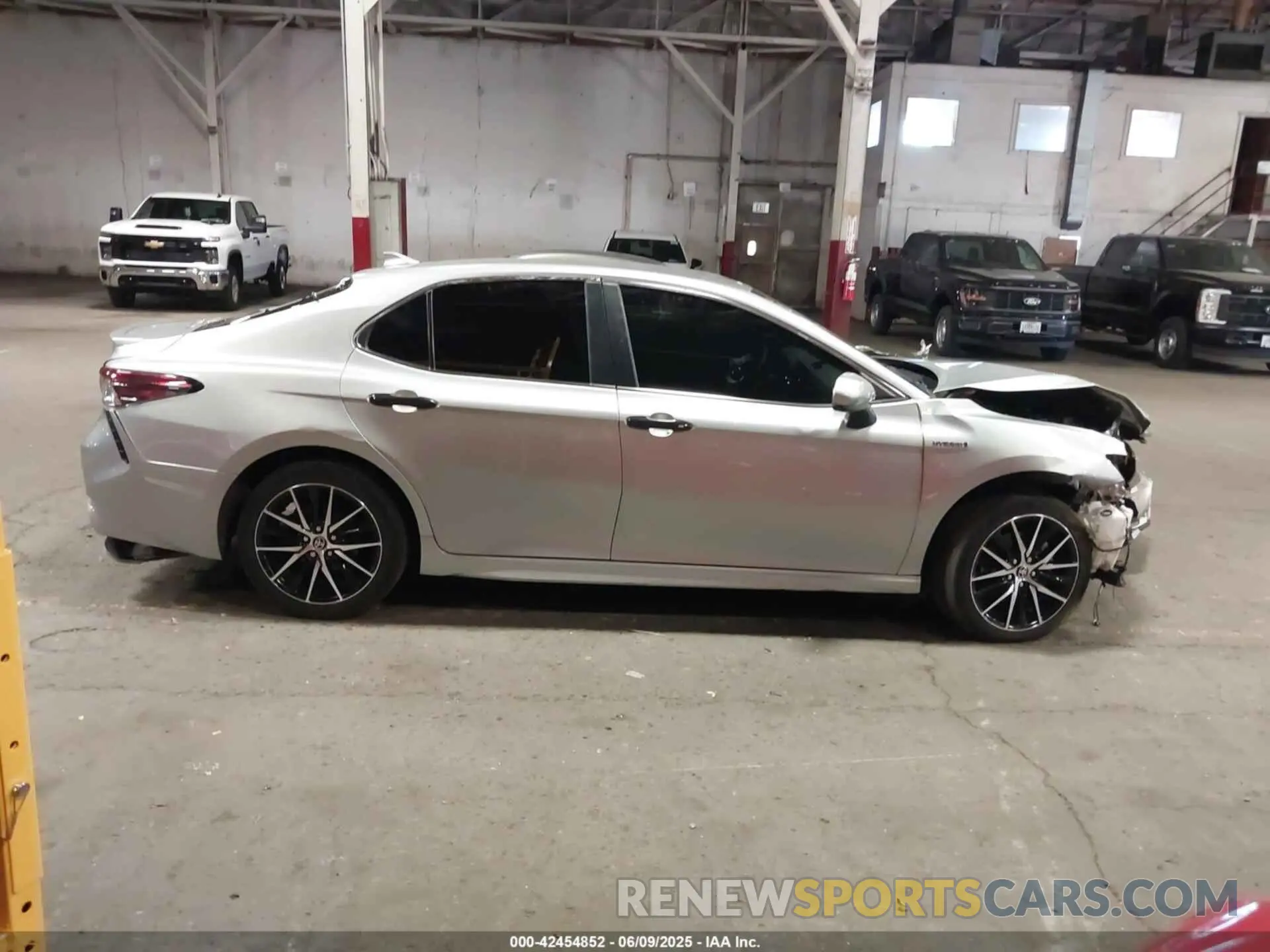 13 Photograph of a damaged car 4T1G31AK7MU556747 TOYOTA CAMRY 2021