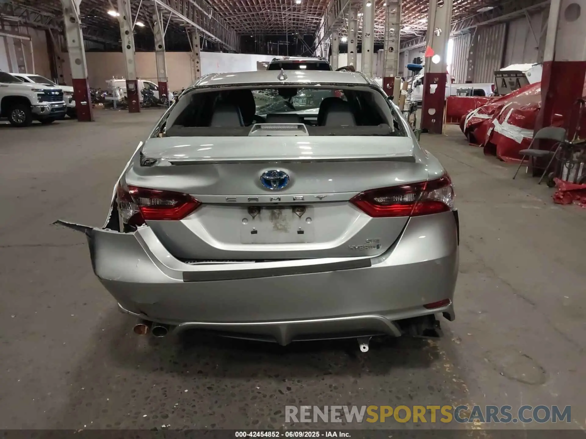 16 Photograph of a damaged car 4T1G31AK7MU556747 TOYOTA CAMRY 2021