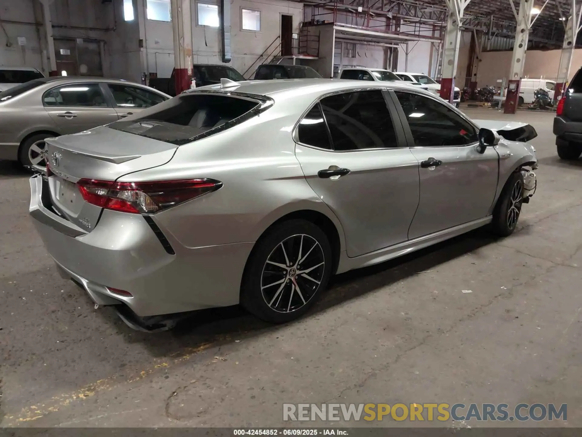 4 Photograph of a damaged car 4T1G31AK7MU556747 TOYOTA CAMRY 2021