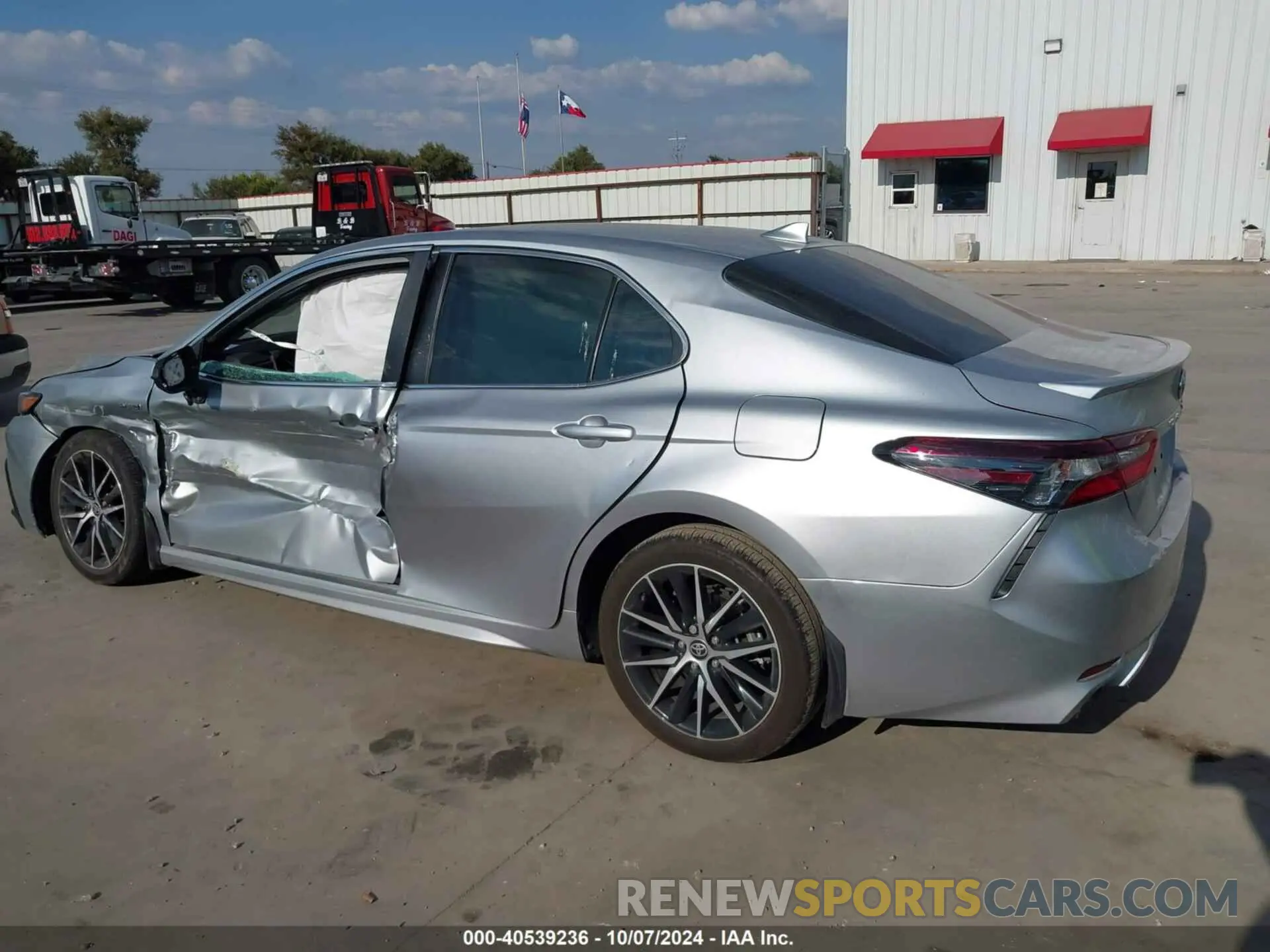 13 Photograph of a damaged car 4T1G31AK7MU560765 TOYOTA CAMRY 2021