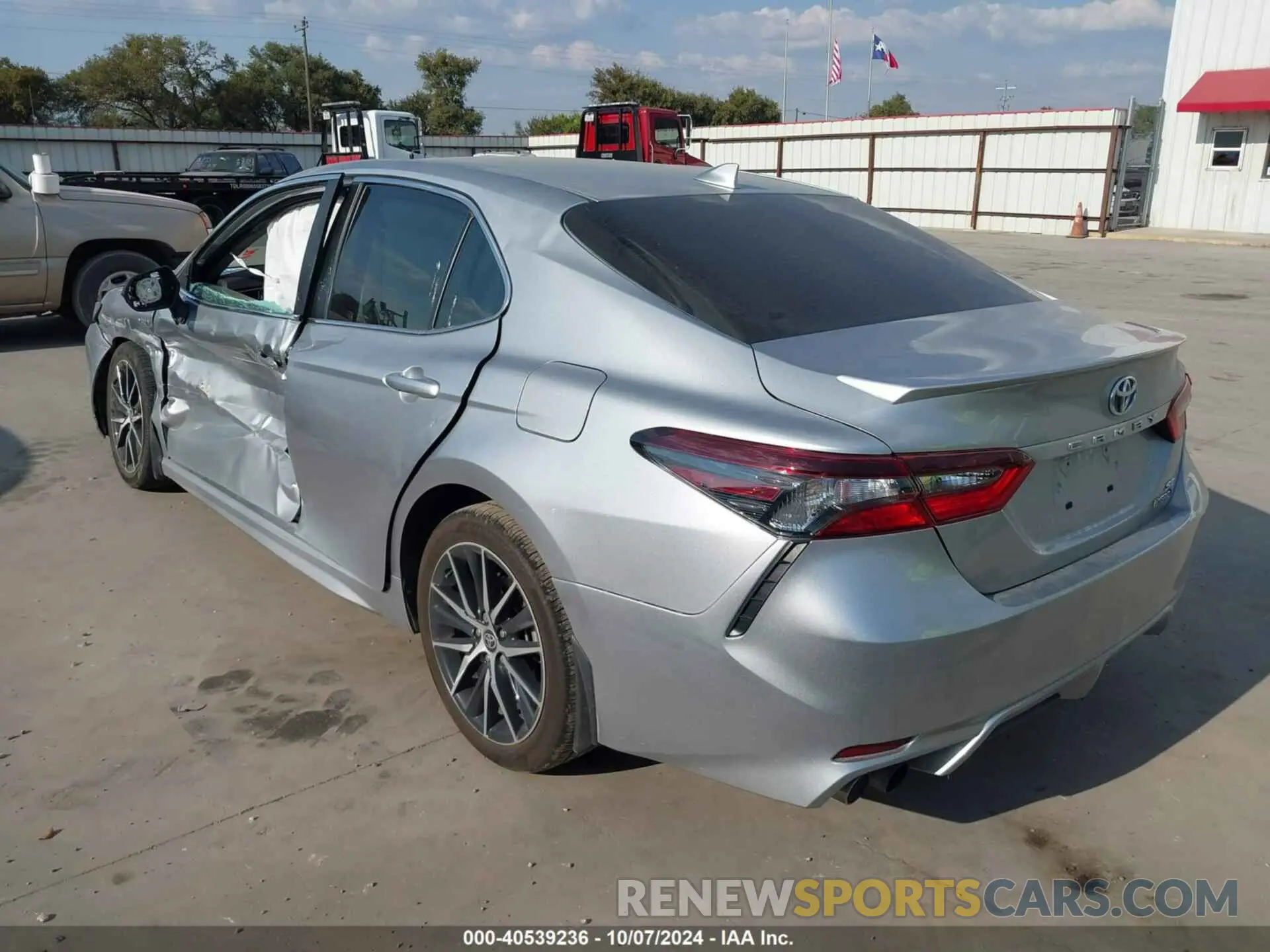 3 Photograph of a damaged car 4T1G31AK7MU560765 TOYOTA CAMRY 2021