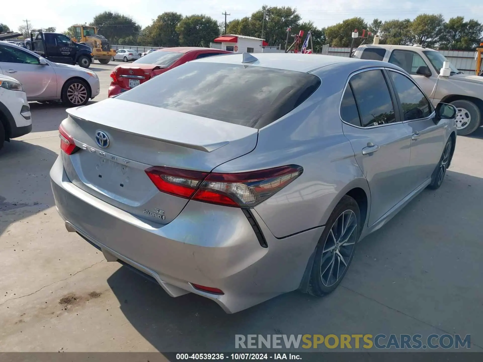 4 Photograph of a damaged car 4T1G31AK7MU560765 TOYOTA CAMRY 2021