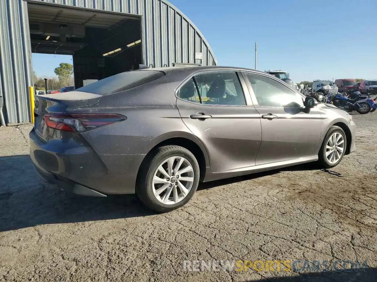 3 Фотография поврежденного автомобиля 4T1H11BK3MU038868 TOYOTA CAMRY 2021