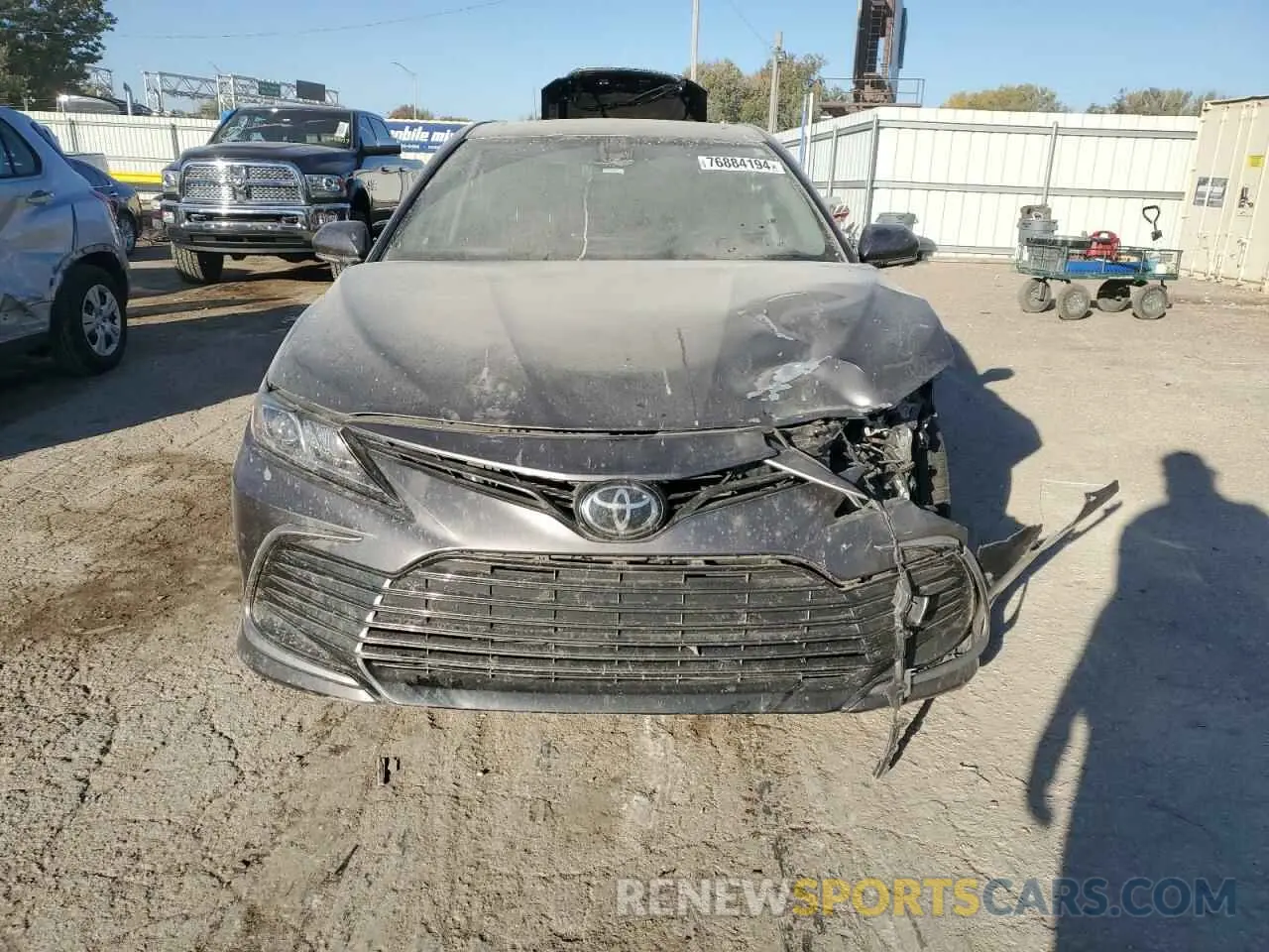 5 Фотография поврежденного автомобиля 4T1H11BK3MU038868 TOYOTA CAMRY 2021