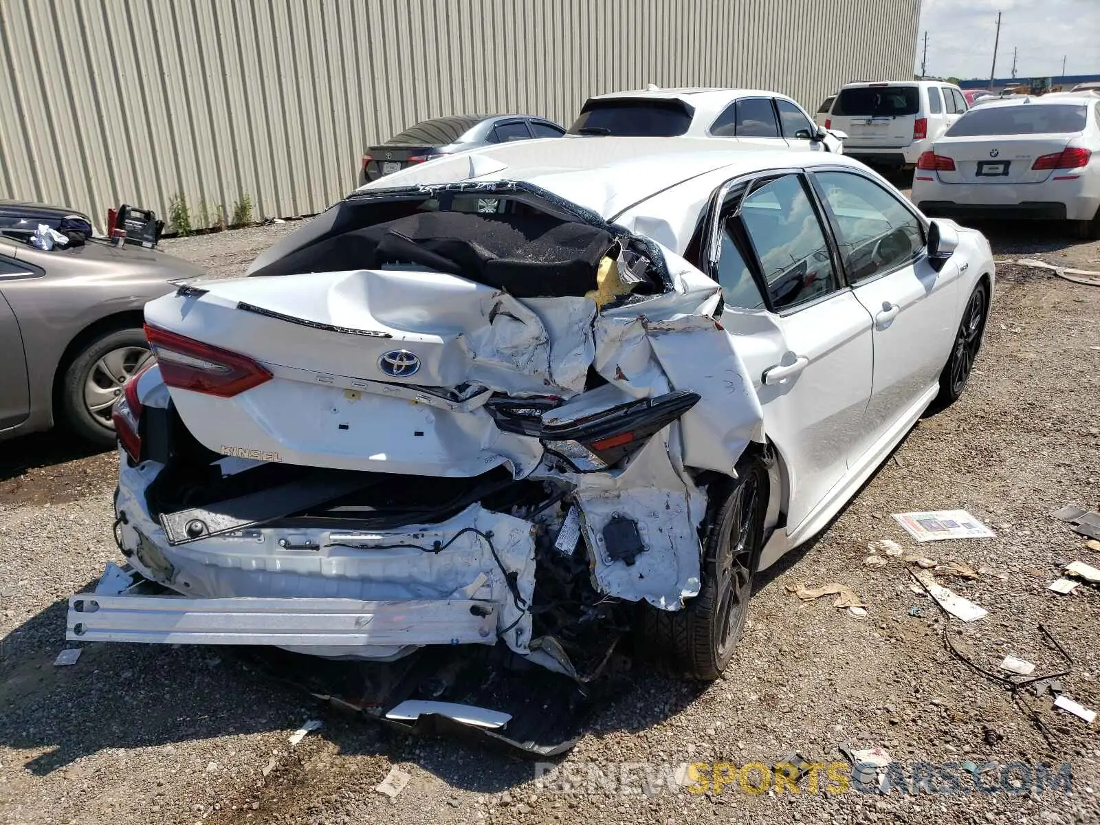 4 Photograph of a damaged car 4T1K31AK0MU558429 TOYOTA CAMRY 2021