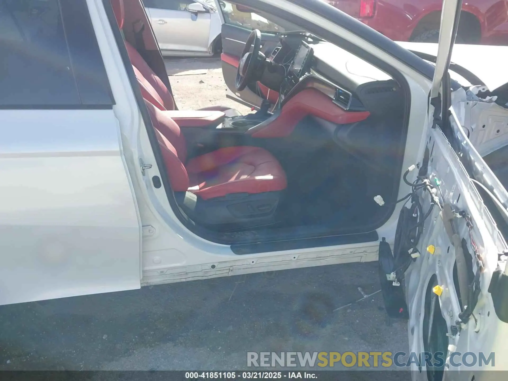 5 Photograph of a damaged car 4T1K31AK2MU020038 TOYOTA CAMRY 2021