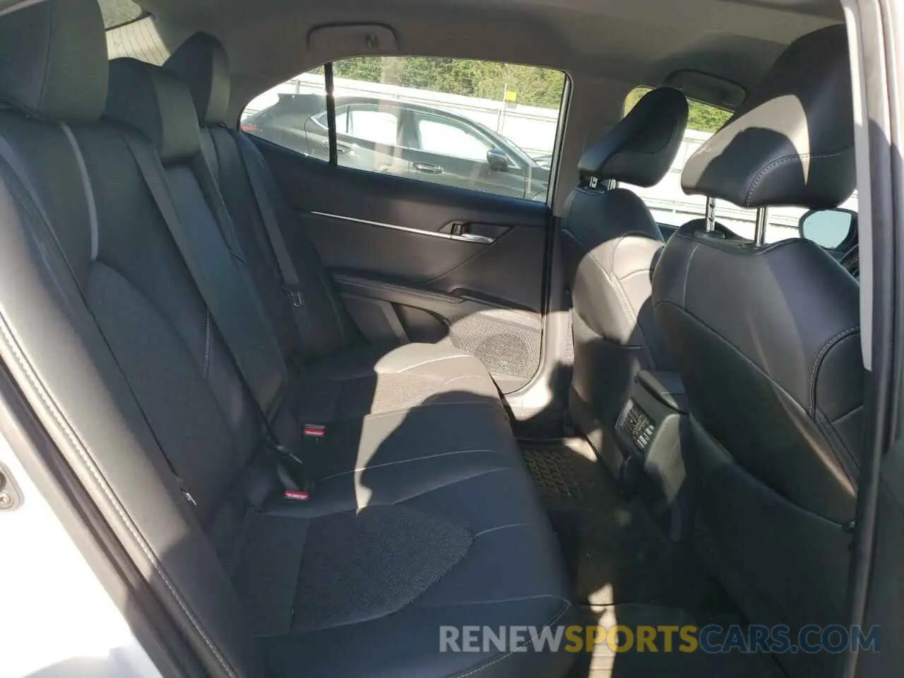 10 Photograph of a damaged car 4T1K31AK2MU557153 TOYOTA CAMRY 2021