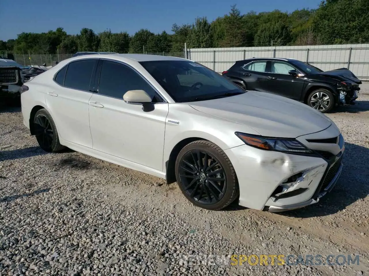 4 Photograph of a damaged car 4T1K31AK2MU557153 TOYOTA CAMRY 2021