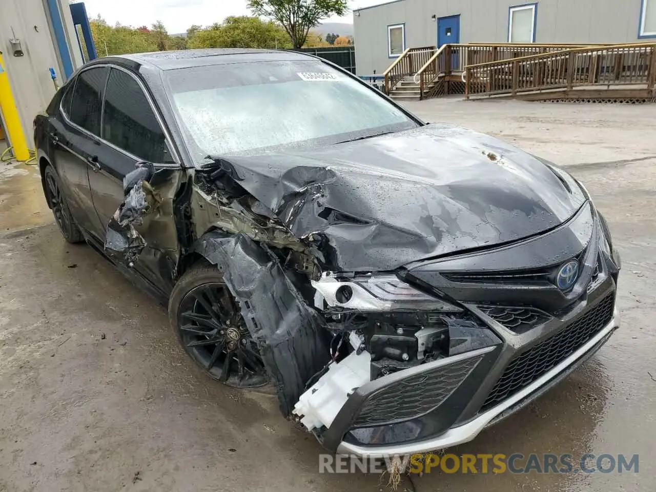 1 Photograph of a damaged car 4T1K31AK2MU570002 TOYOTA CAMRY 2021