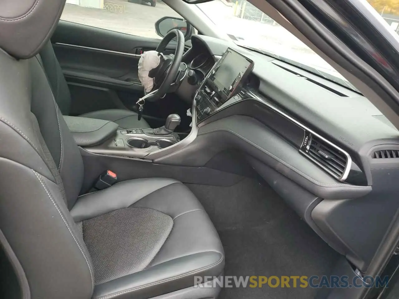 5 Photograph of a damaged car 4T1K31AK2MU570002 TOYOTA CAMRY 2021
