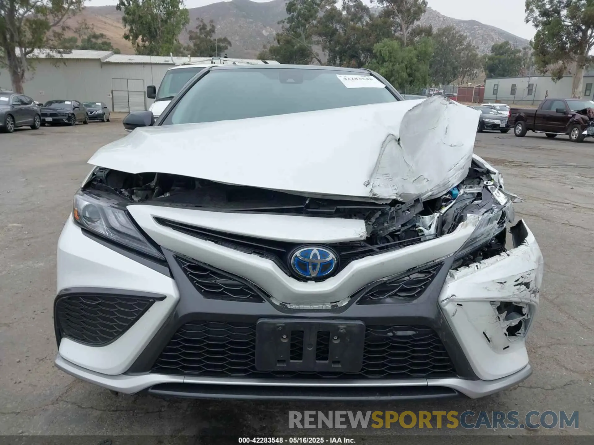 12 Photograph of a damaged car 4T1K31AK6MU020821 TOYOTA CAMRY 2021