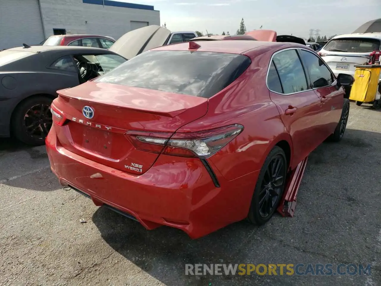 4 Photograph of a damaged car 4T1K31AK7MU020763 TOYOTA CAMRY 2021