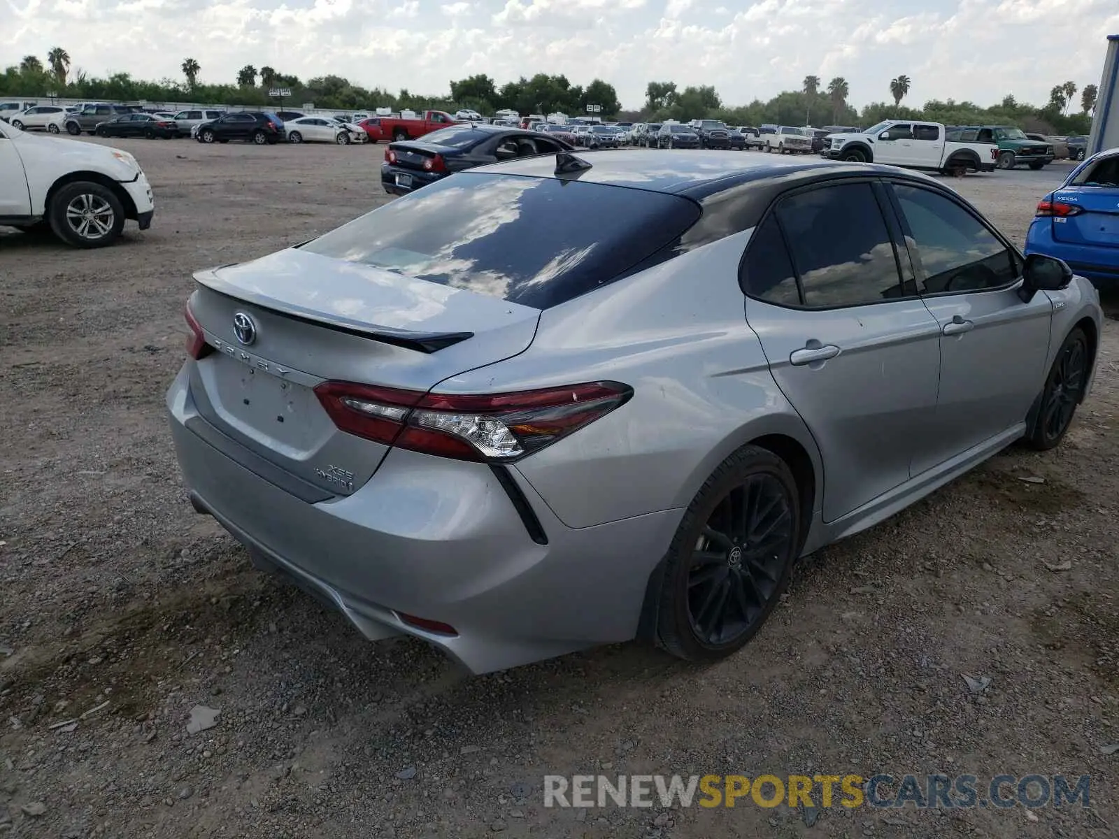 4 Photograph of a damaged car 4T1K31AK8MU024479 TOYOTA CAMRY 2021