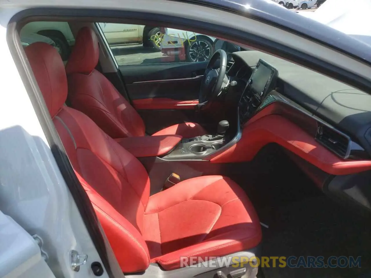 5 Photograph of a damaged car 4T1K31AK8MU027219 TOYOTA CAMRY 2021