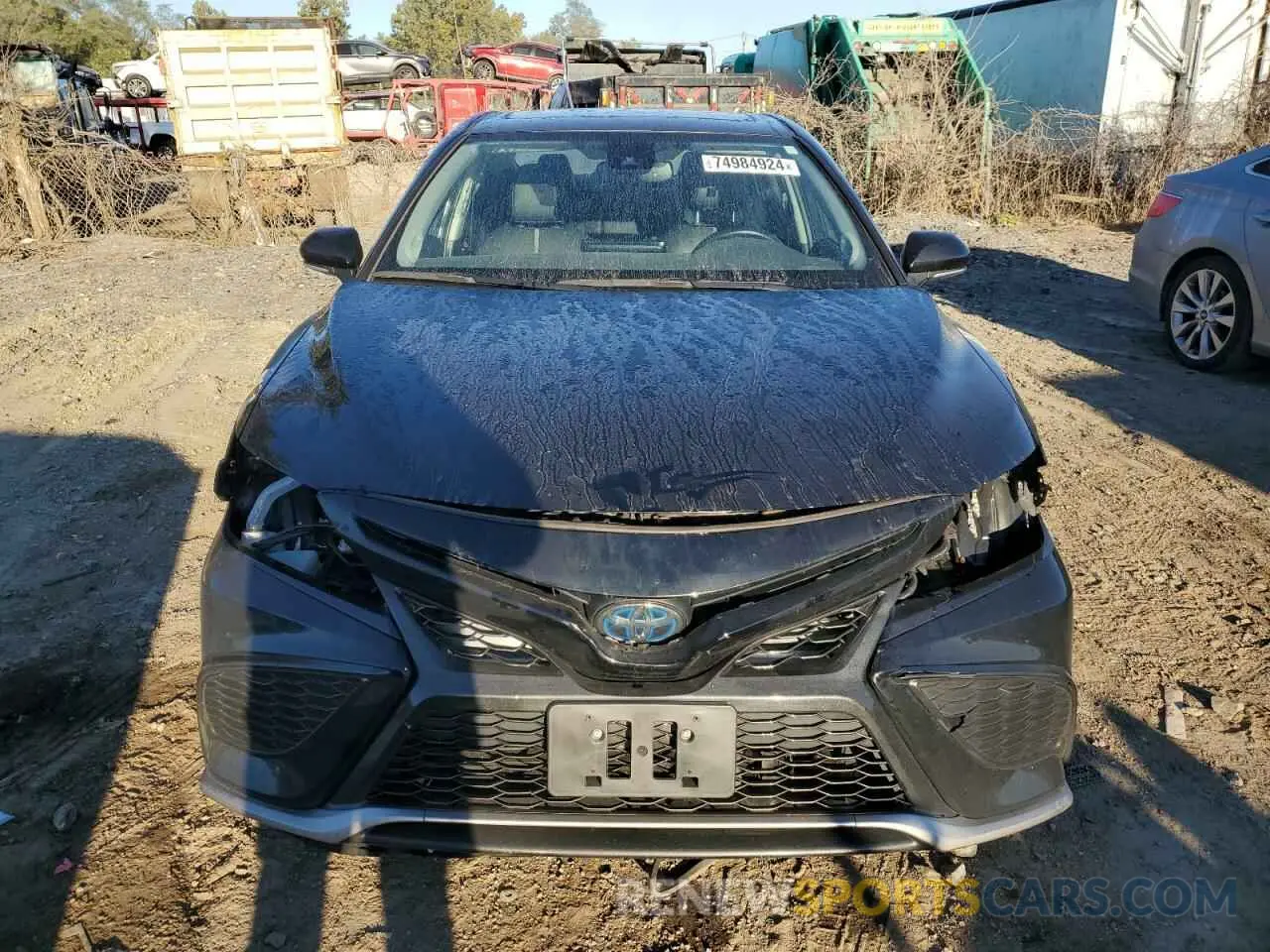 5 Photograph of a damaged car 4T1K31AKXMU560317 TOYOTA CAMRY 2021