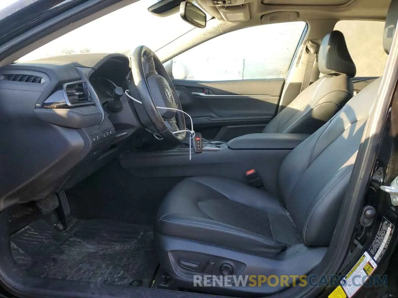 7 Photograph of a damaged car 4T1K31AKXMU560317 TOYOTA CAMRY 2021