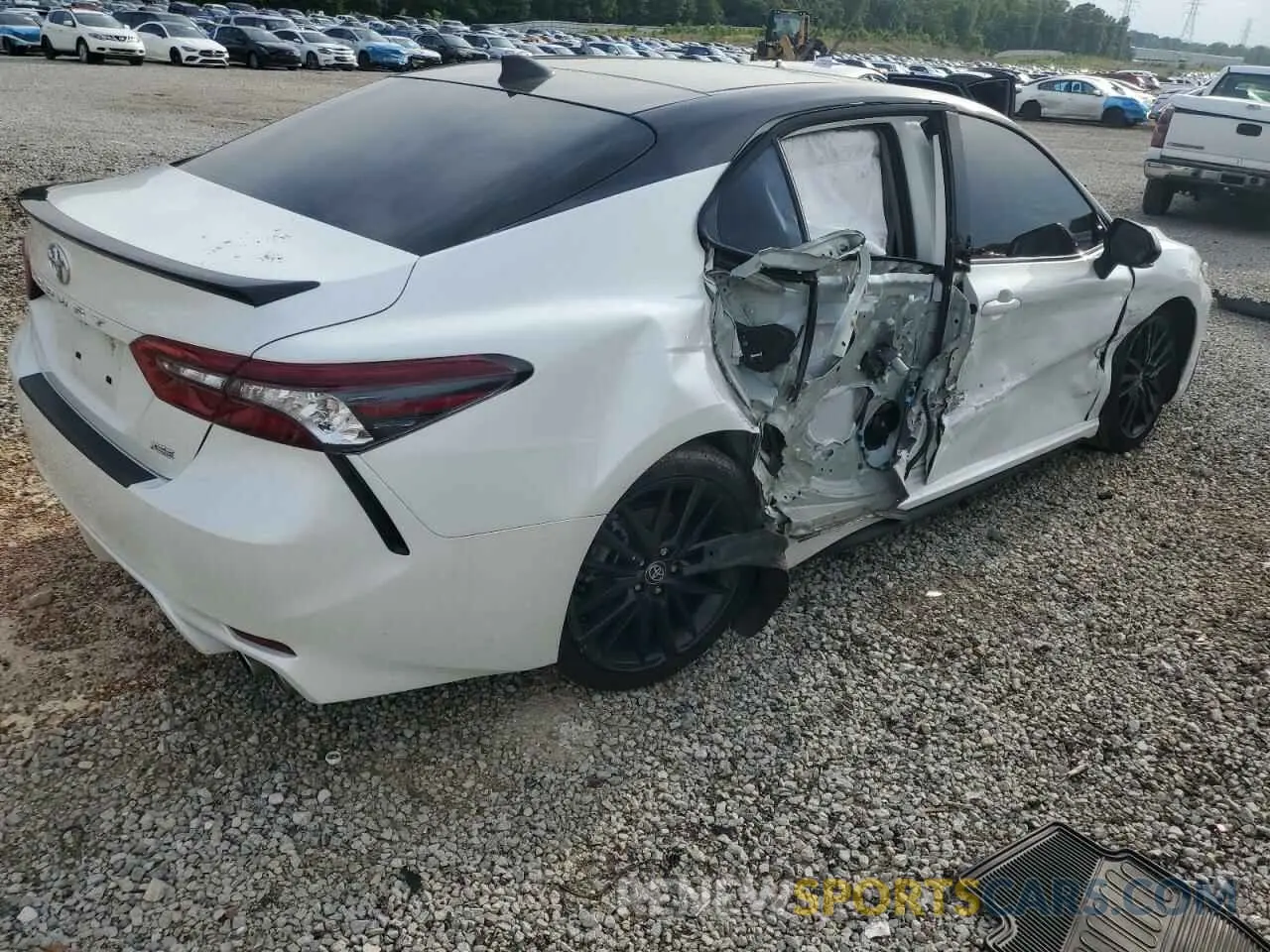 3 Photograph of a damaged car 4T1K61AK0MU484999 TOYOTA CAMRY 2021