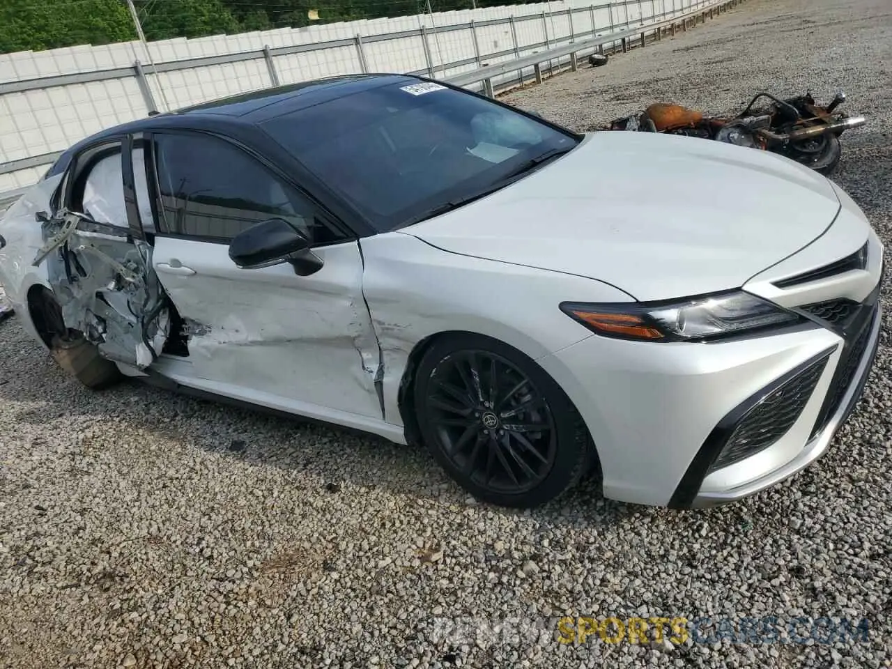 4 Photograph of a damaged car 4T1K61AK0MU484999 TOYOTA CAMRY 2021