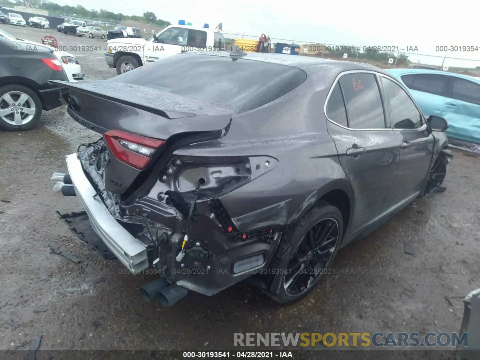 4 Photograph of a damaged car 4T1K61AK0MU519363 TOYOTA CAMRY 2021