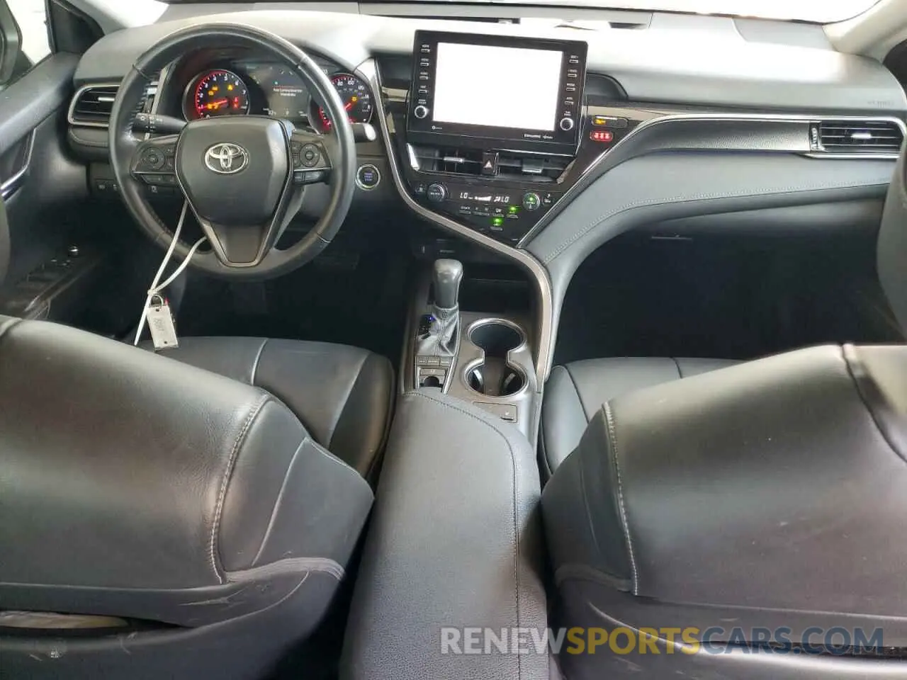 8 Photograph of a damaged car 4T1K61AK1MU403864 TOYOTA CAMRY 2021