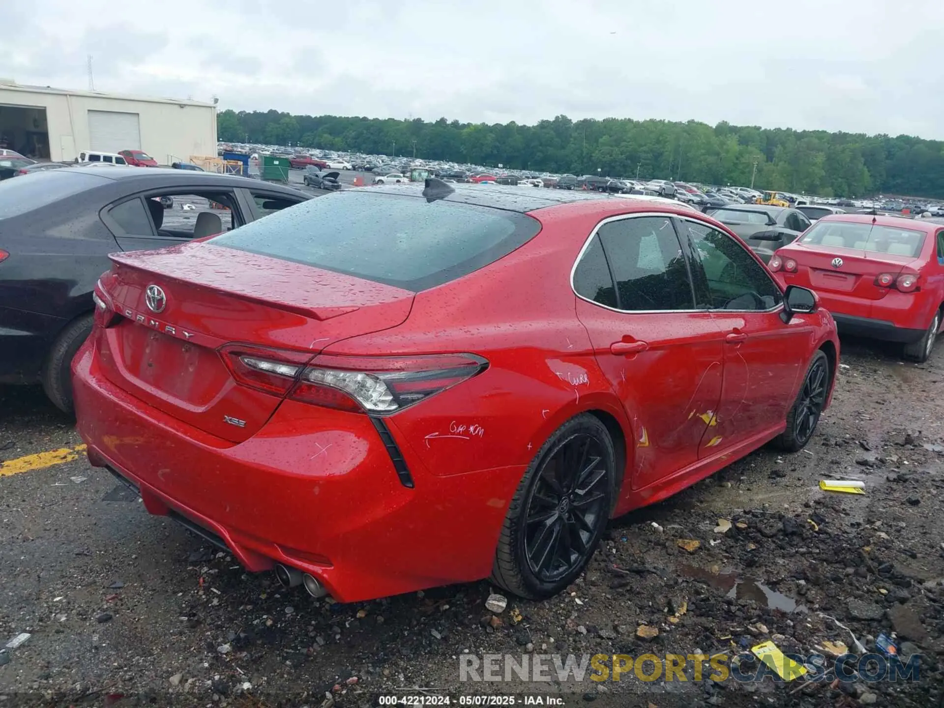 4 Photograph of a damaged car 4T1K61AK1MU426769 TOYOTA CAMRY 2021