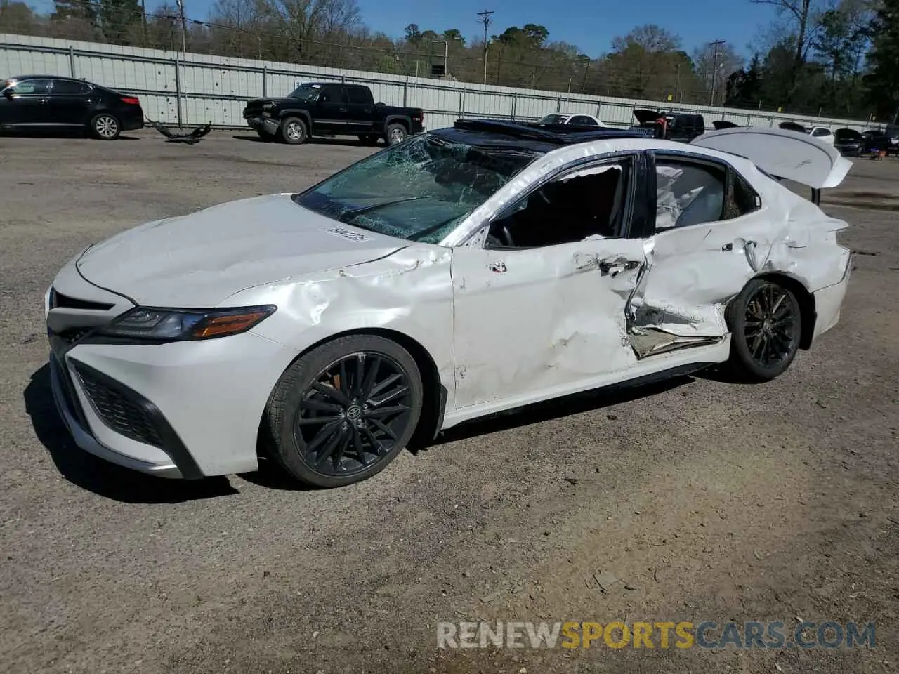 1 Photograph of a damaged car 4T1K61AK2MU520711 TOYOTA CAMRY 2021