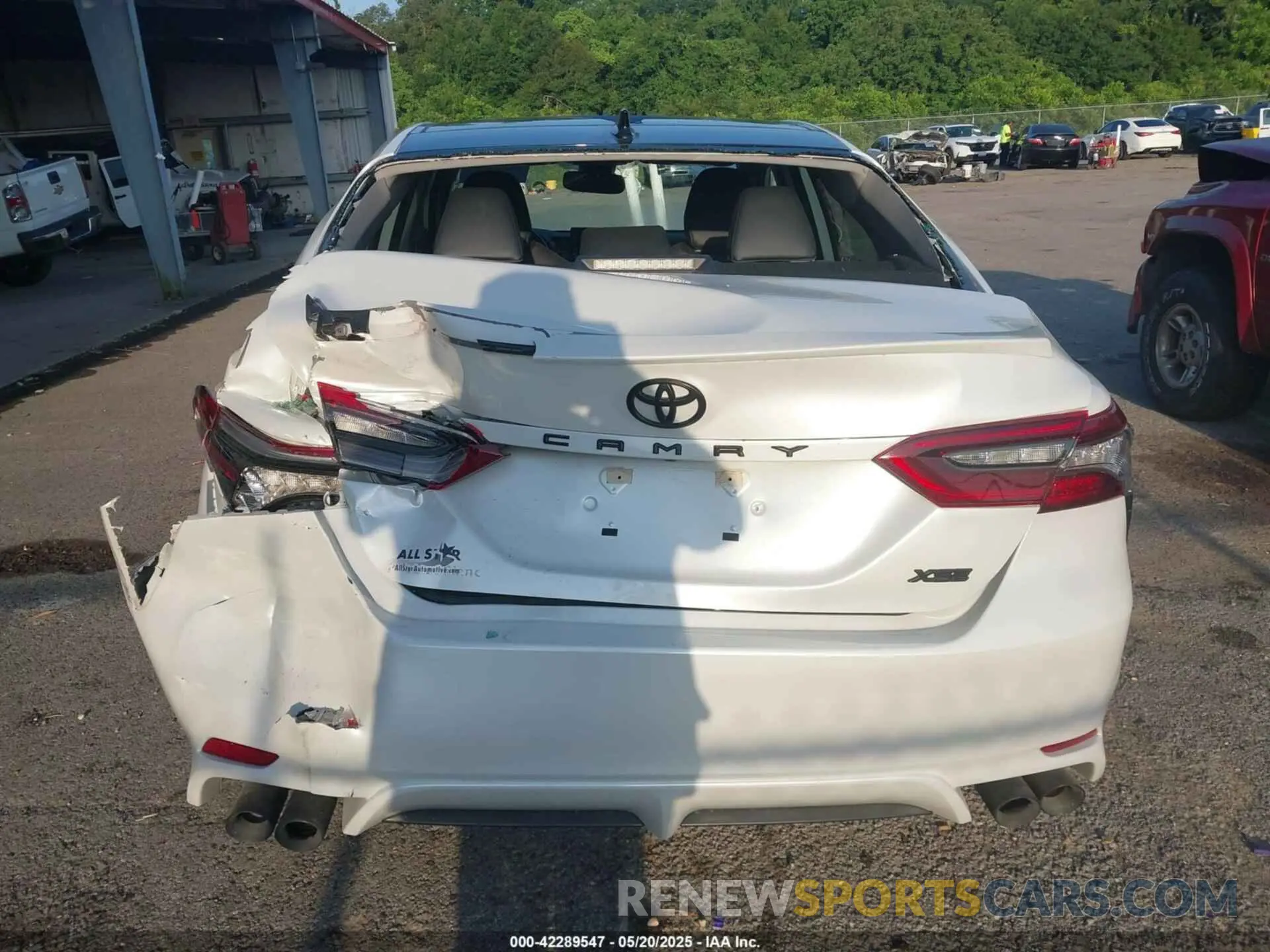 16 Photograph of a damaged car 4T1K61AK2MU597188 TOYOTA CAMRY 2021