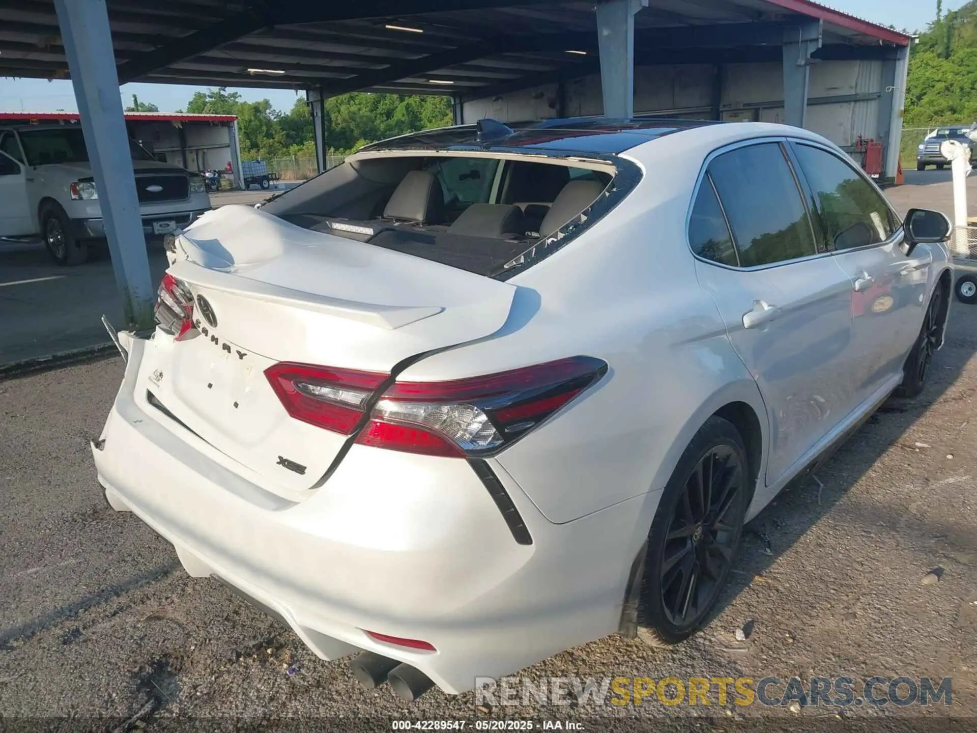 4 Photograph of a damaged car 4T1K61AK2MU597188 TOYOTA CAMRY 2021