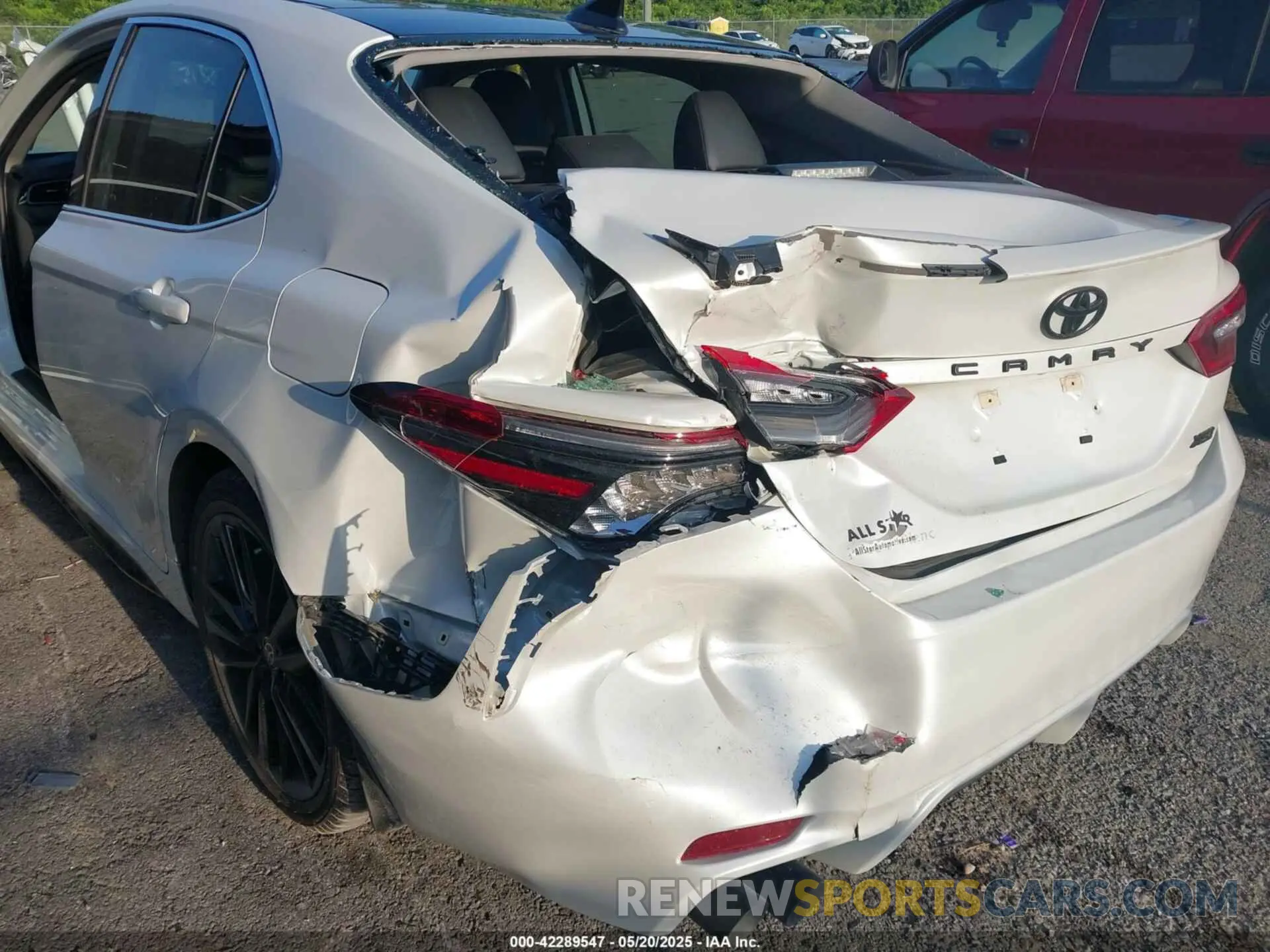 6 Photograph of a damaged car 4T1K61AK2MU597188 TOYOTA CAMRY 2021