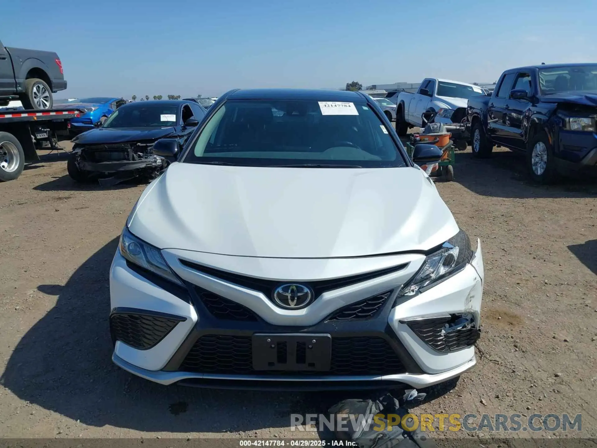 12 Photograph of a damaged car 4T1K61AK3MU472877 TOYOTA CAMRY 2021