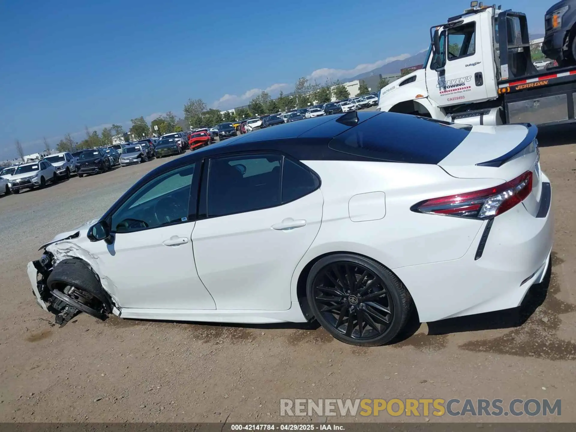 14 Photograph of a damaged car 4T1K61AK3MU472877 TOYOTA CAMRY 2021