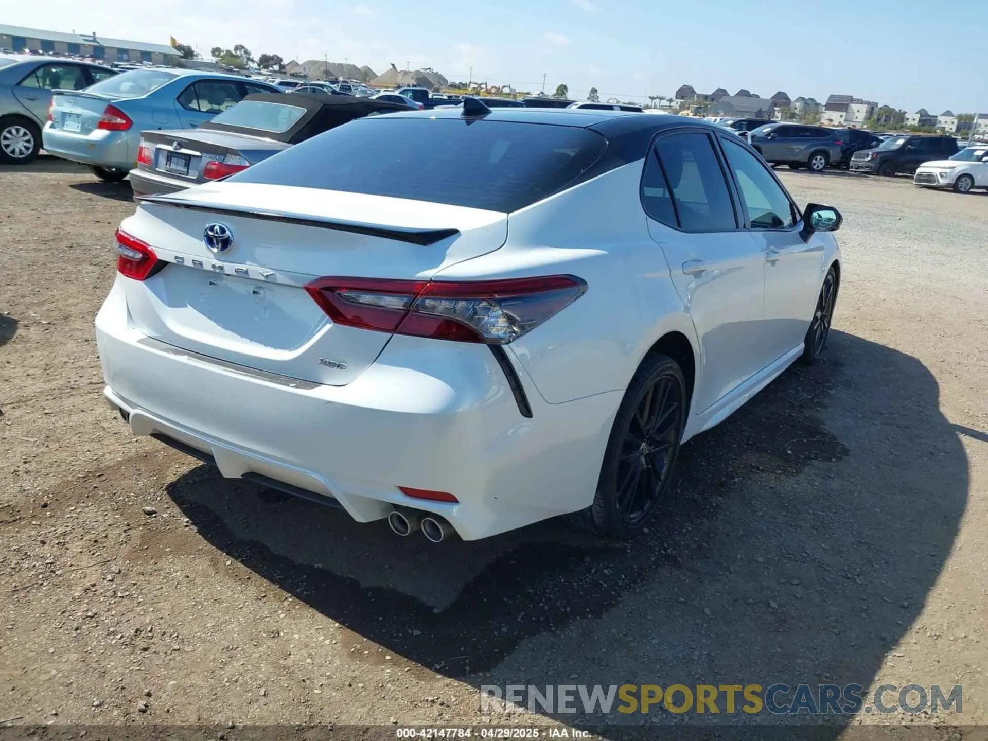 4 Photograph of a damaged car 4T1K61AK3MU472877 TOYOTA CAMRY 2021