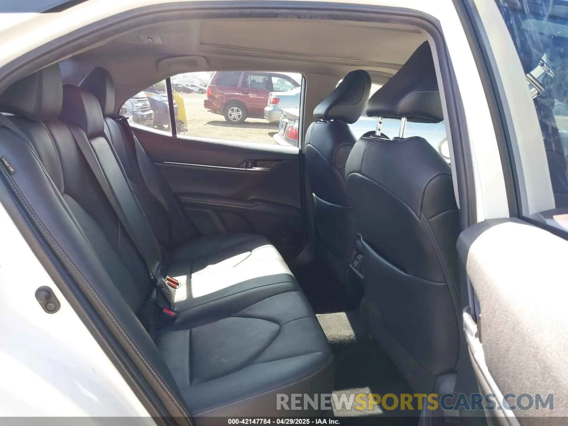 8 Photograph of a damaged car 4T1K61AK3MU472877 TOYOTA CAMRY 2021