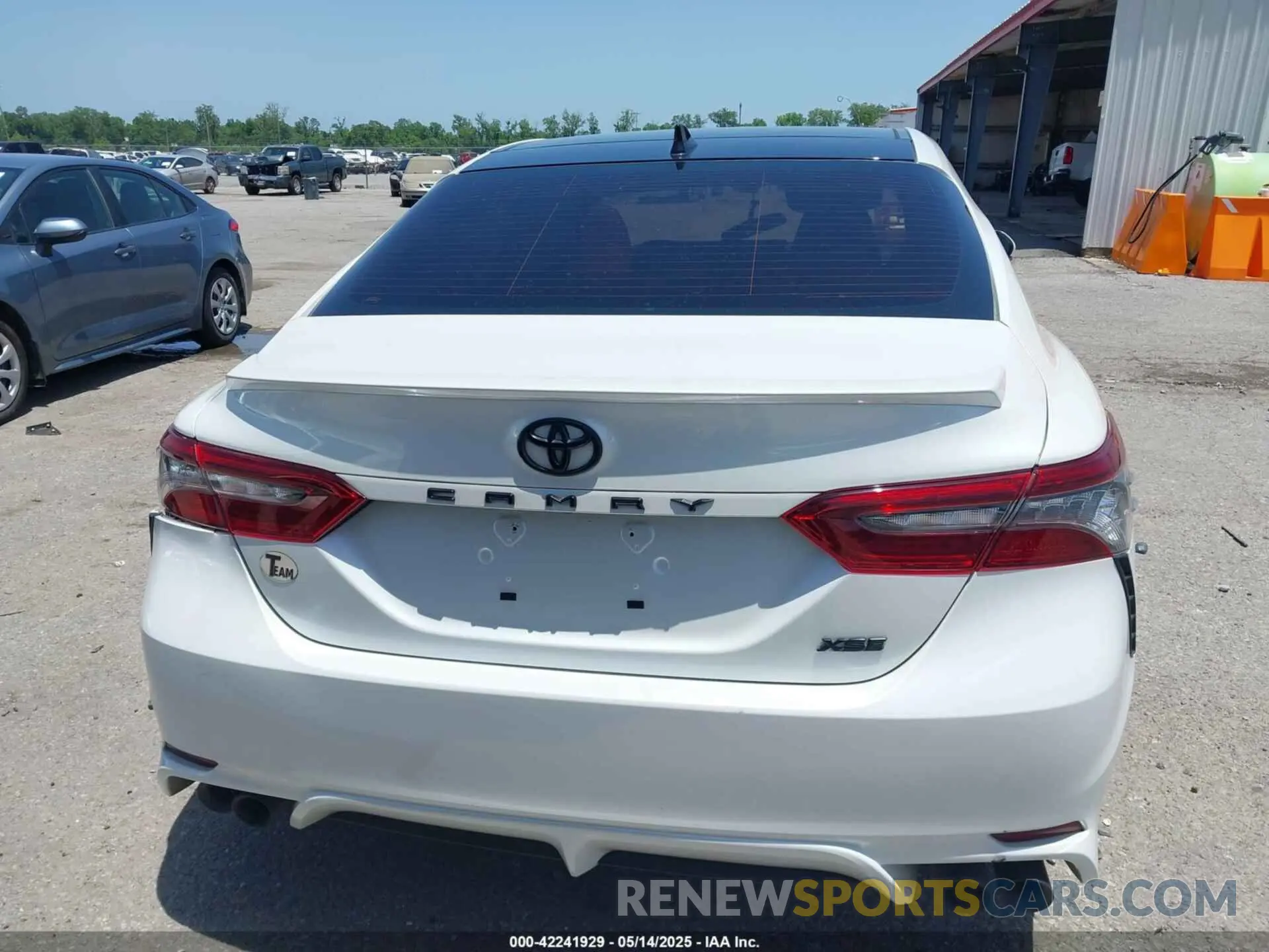 16 Photograph of a damaged car 4T1K61AK3MU473351 TOYOTA CAMRY 2021
