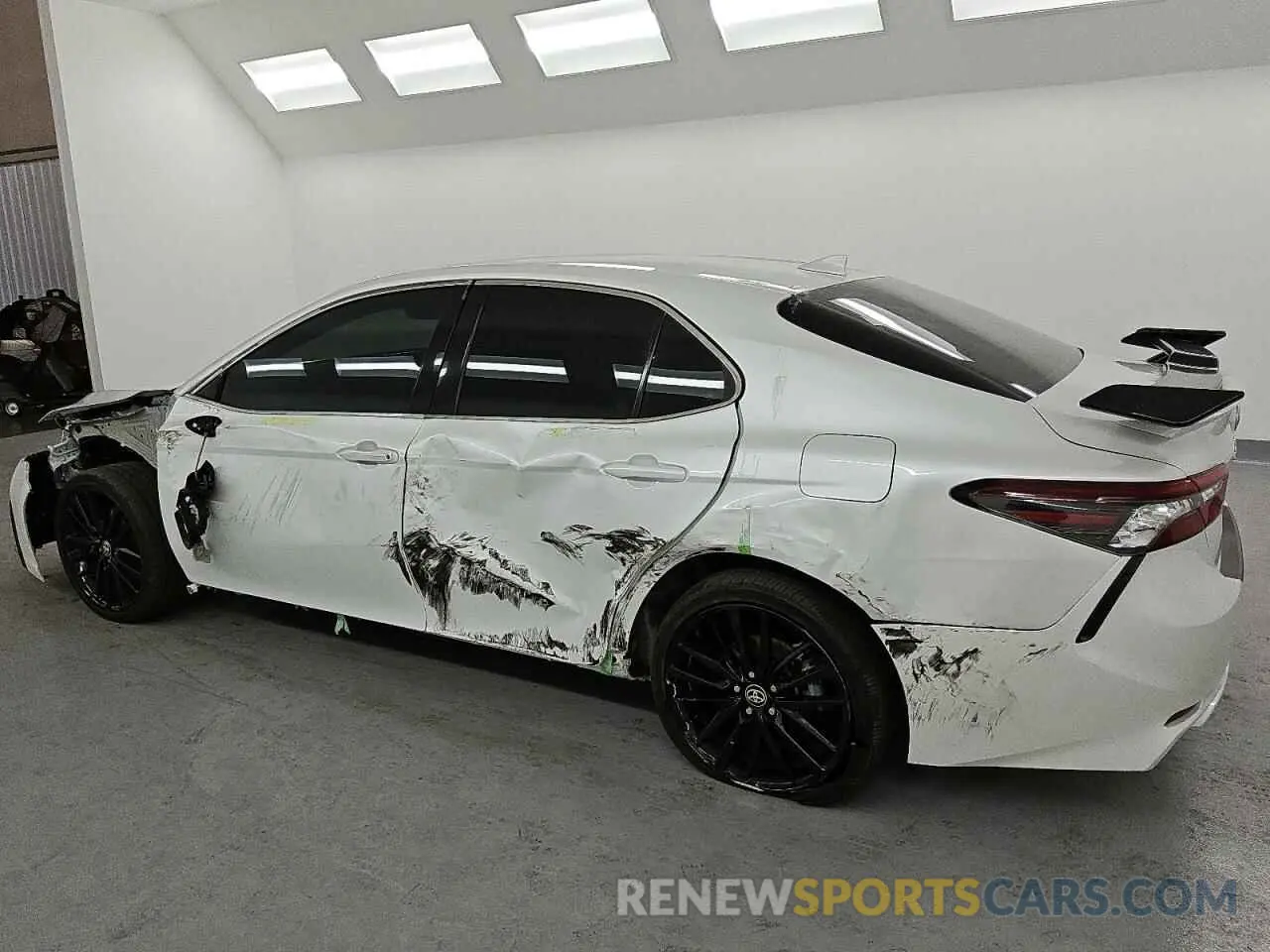 2 Photograph of a damaged car 4T1K61AK3MU578617 TOYOTA CAMRY 2021