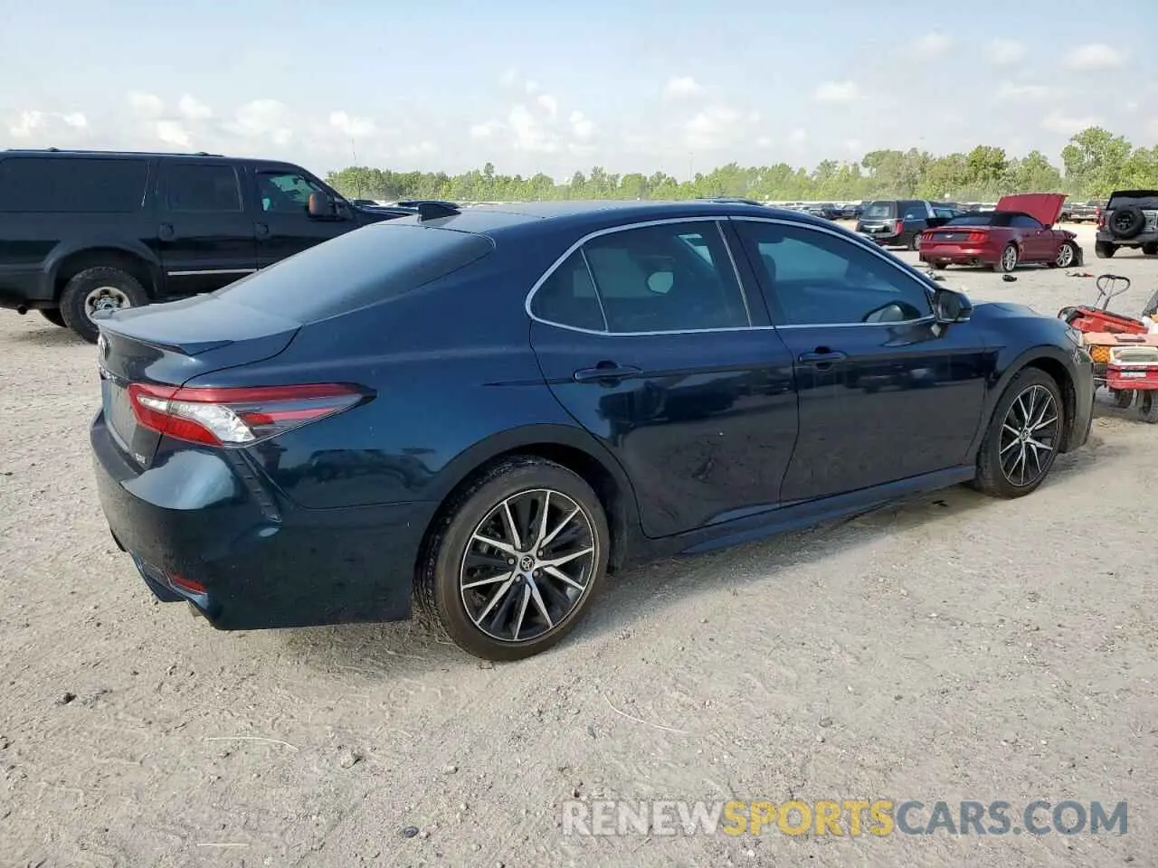 3 Photograph of a damaged car 4T1K61AK5MU556117 TOYOTA CAMRY 2021