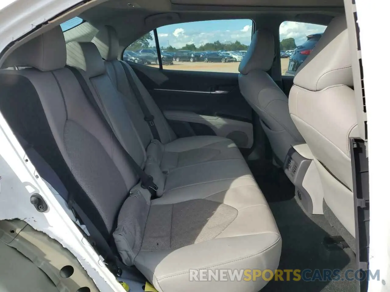 10 Photograph of a damaged car 4T1K61AK5MU567036 TOYOTA CAMRY 2021