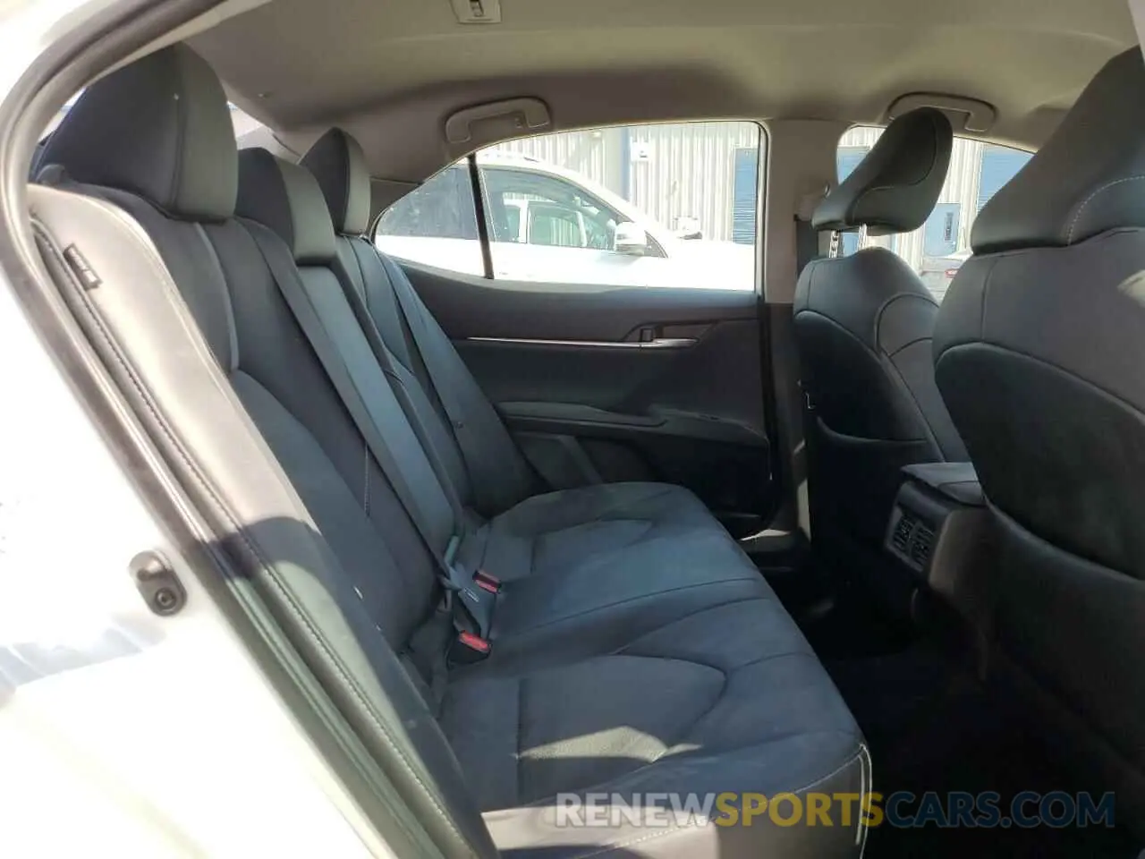 10 Photograph of a damaged car 4T1K61AK5MU587643 TOYOTA CAMRY 2021