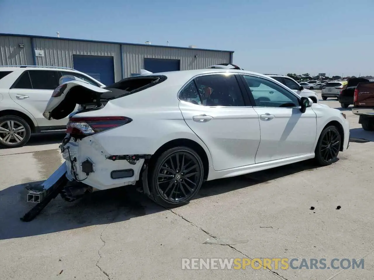 3 Photograph of a damaged car 4T1K61AK5MU587643 TOYOTA CAMRY 2021