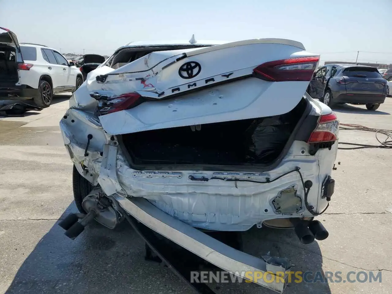 6 Photograph of a damaged car 4T1K61AK5MU587643 TOYOTA CAMRY 2021