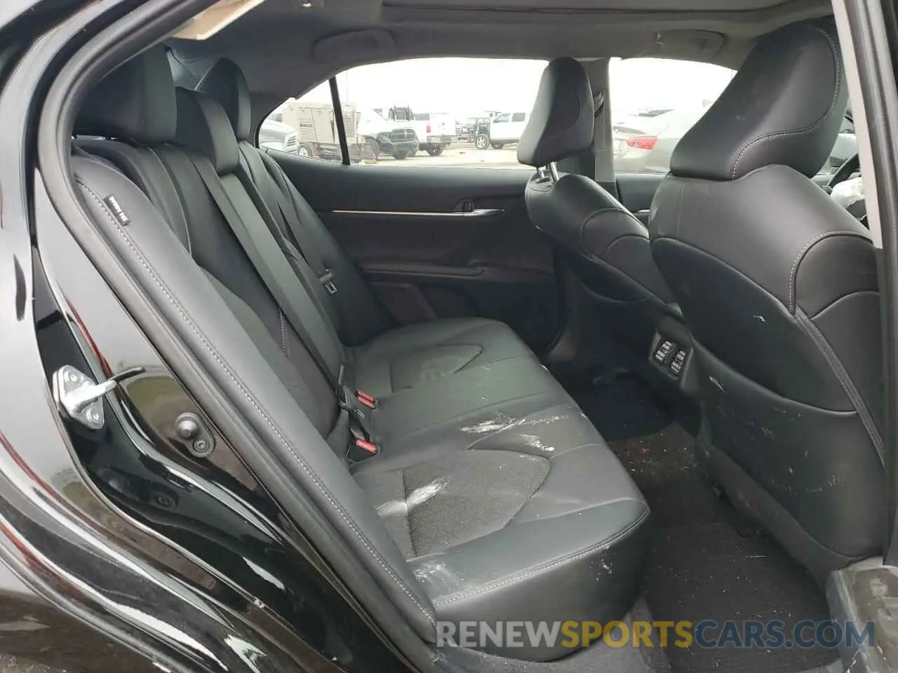 11 Photograph of a damaged car 4T1K61AK7MU432947 TOYOTA CAMRY 2021