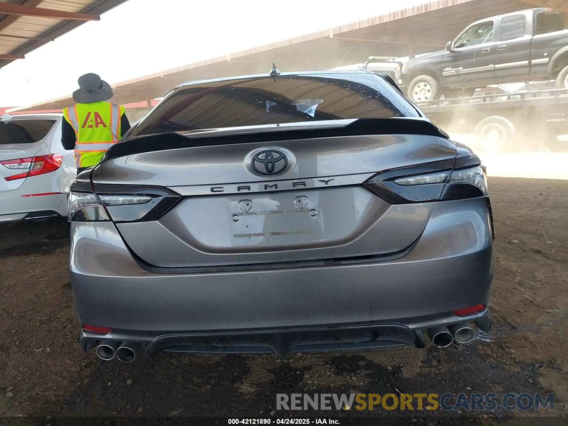 17 Photograph of a damaged car 4T1K61AK7MU518176 TOYOTA CAMRY 2021
