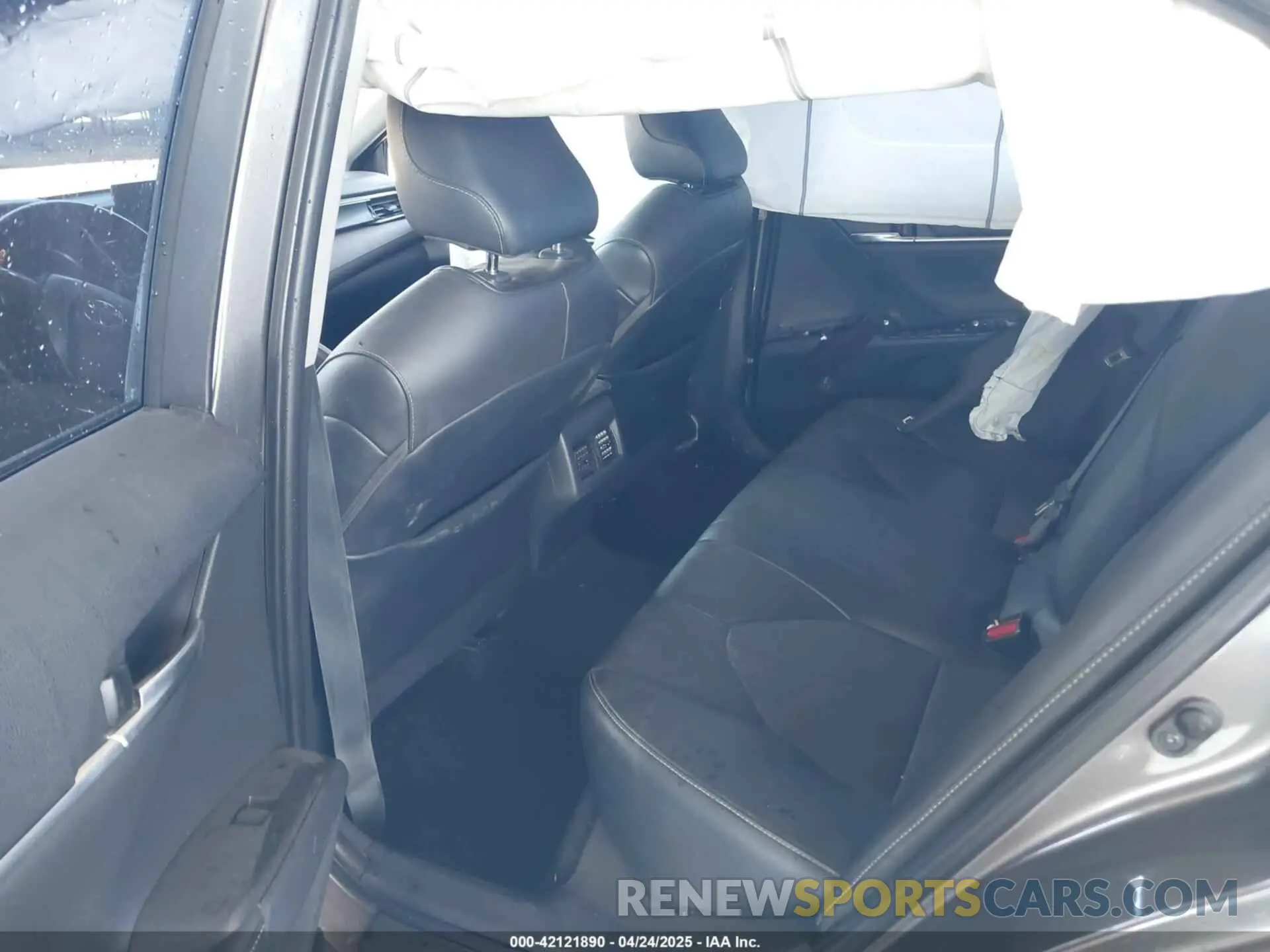 8 Photograph of a damaged car 4T1K61AK7MU518176 TOYOTA CAMRY 2021