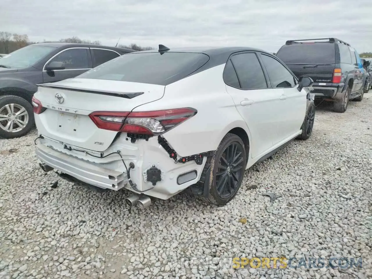 4 Photograph of a damaged car 4T1K61AK8MU425053 TOYOTA CAMRY 2021