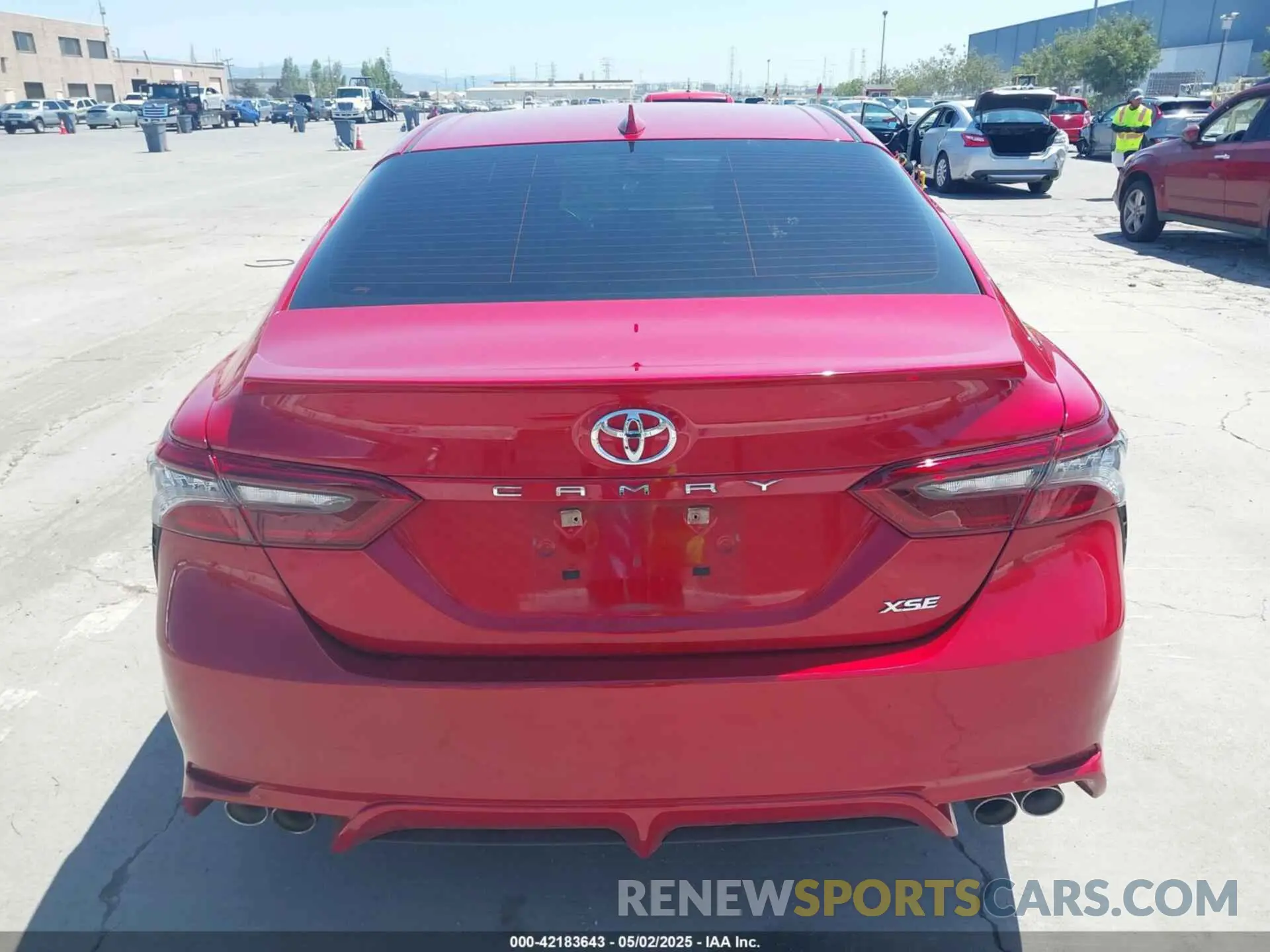 16 Photograph of a damaged car 4T1K61AK8MU429569 TOYOTA CAMRY 2021