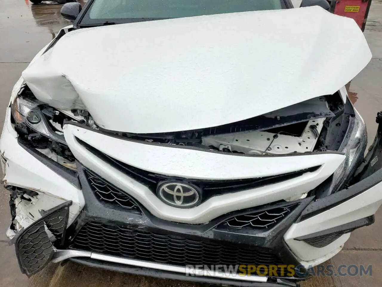 11 Photograph of a damaged car 4T1K61AK9MU405619 TOYOTA CAMRY 2021